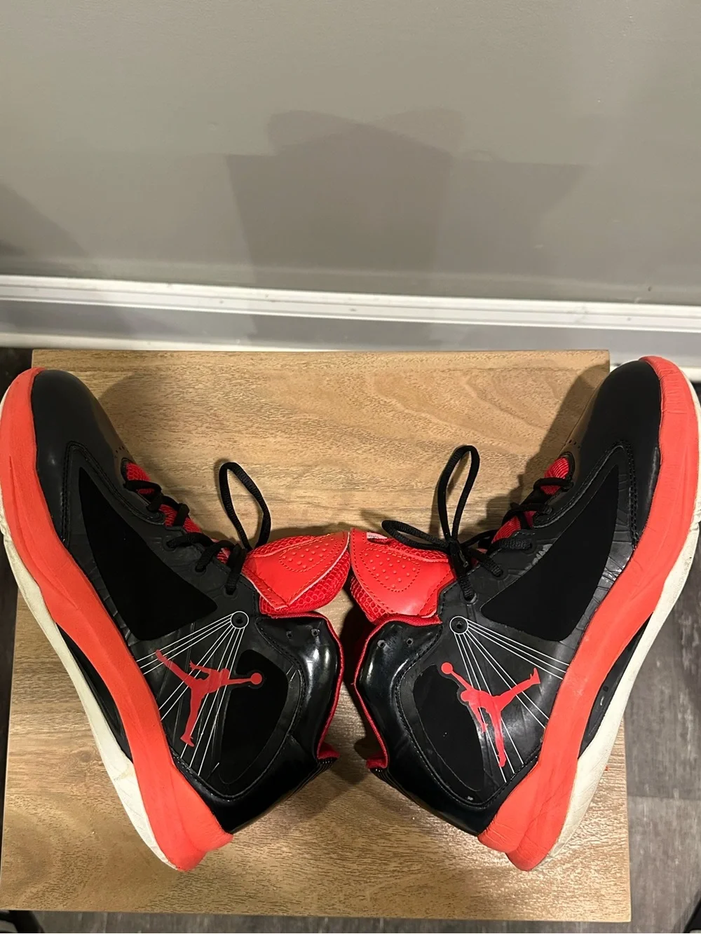 Jordan Men's Black and Red Aero Flight Athletic Sneakers